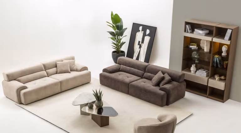Wohnzimmer-Set mit 2x 4-Sitzer Couchtisch Beistelltisch und Vitrine