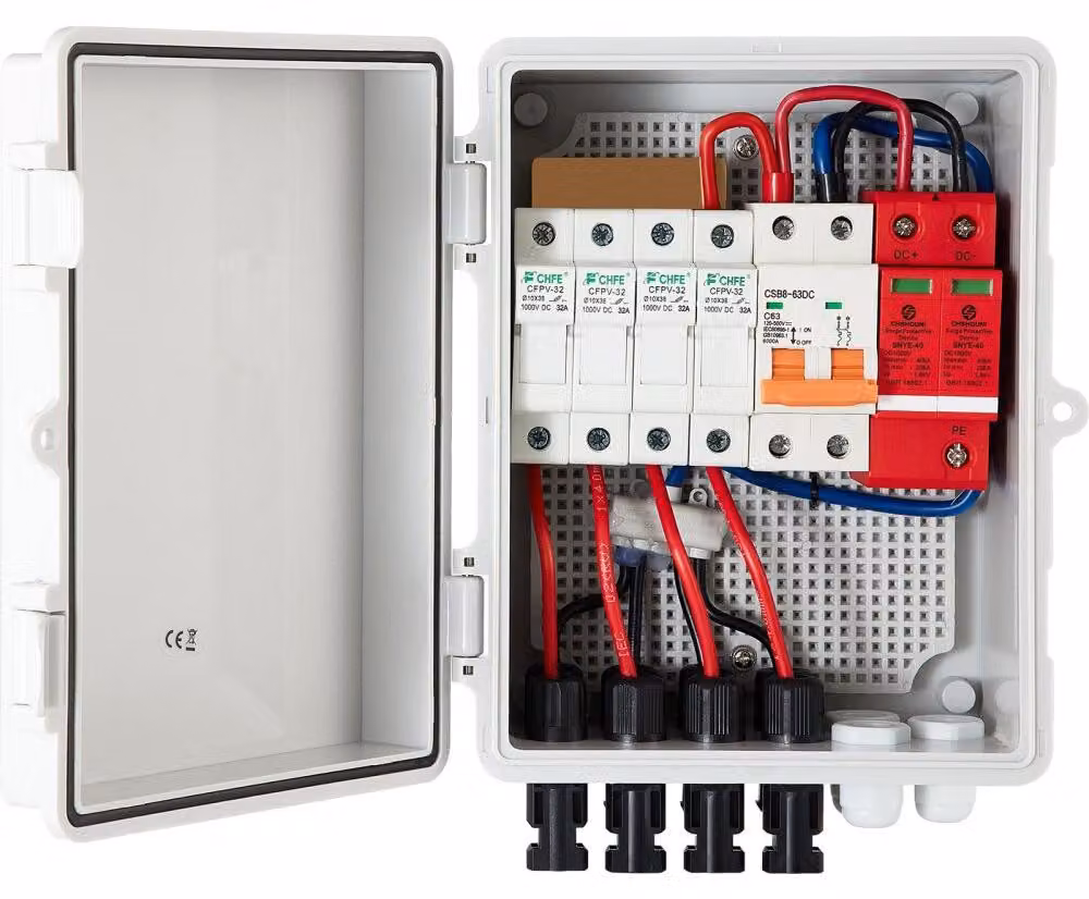 Scatola di combinazione per pannelli fotovoltaici, 4 ingressi, con fusibili - Potenza: 15A - Dimensioni: 17x23x11 cm - Materiale: plastica ABS