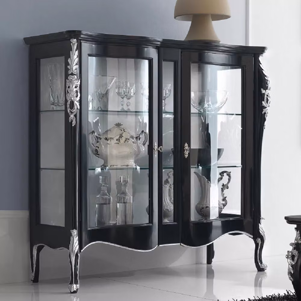Vetrina intagliata con 2 ante in vetro e ripiani interni in legno laccato nero e argento Mobili 2G L/P/H: 141 x 48 x 130 cm – 1