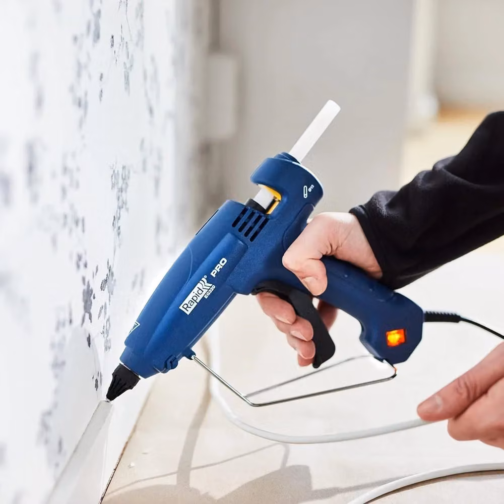 Pistola per colla a caldo Rapid EG320 blu con controllo della temperatura autoregolato fino a 195°C e ugello intercambiabile per bastoncini da 11 mm – 2