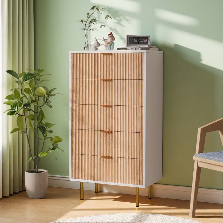 Comodino UnboxG con 5 cassetti, dimensioni 60x34x109,8 cm – Mobiletto contenitore con maniglie e piedini in metallo dorato, cassettiera moderna con effetto legno a righe