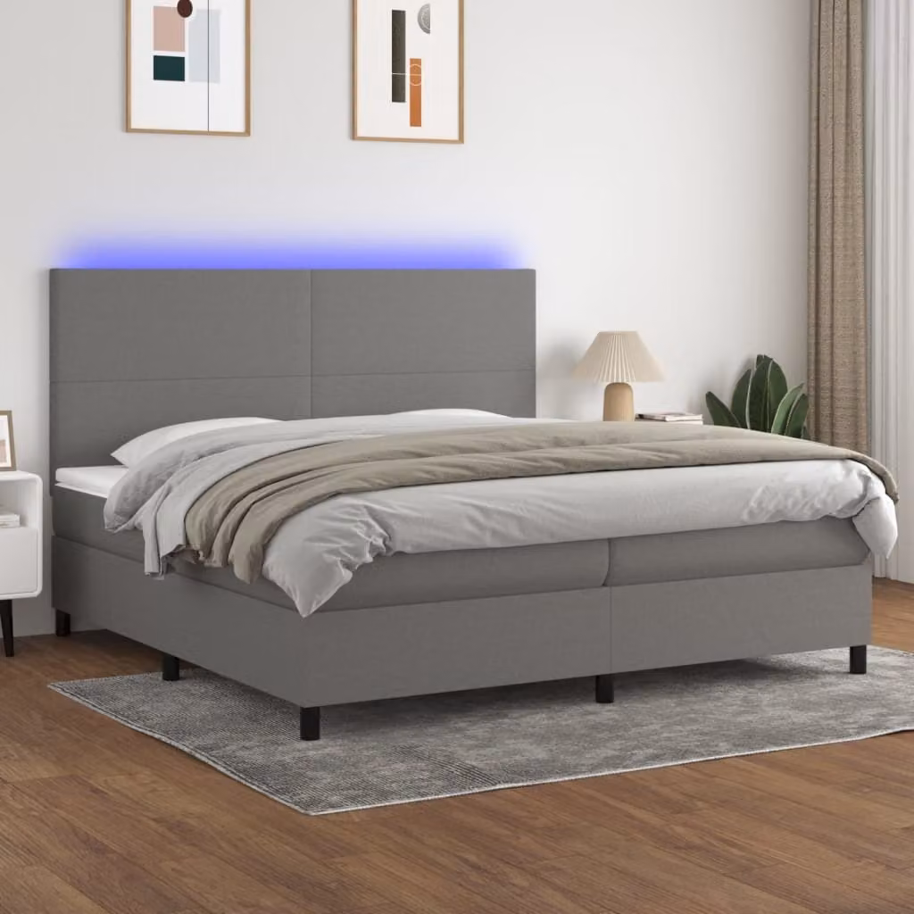 The Living Store Letto a molle con materasso e LED in tessuto grigio scuro 200x200 cm
