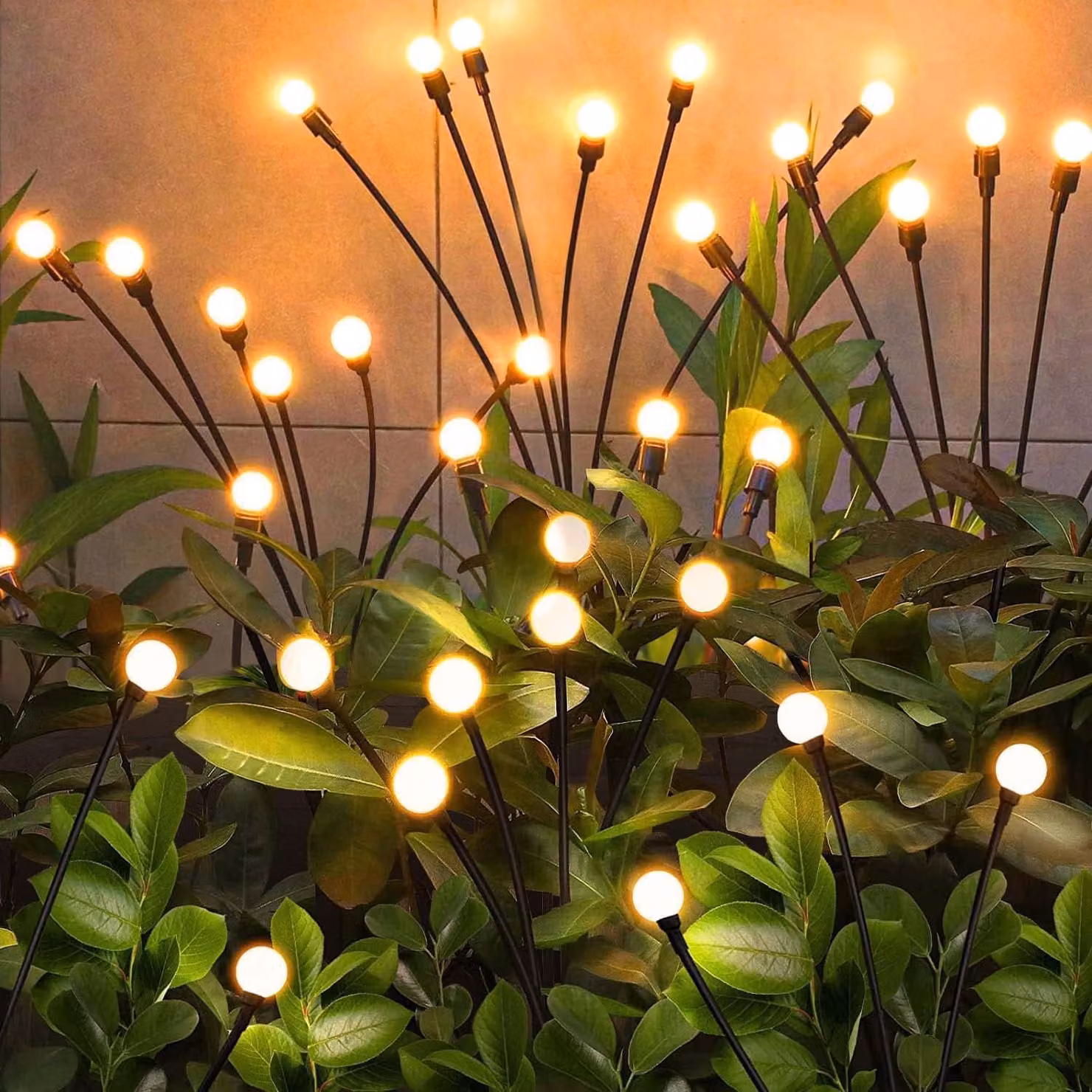 Lampade da giardino solari, confezione da 2, con 8 LED, luce bianco caldo, impermeabili, con sistema di oscillazione