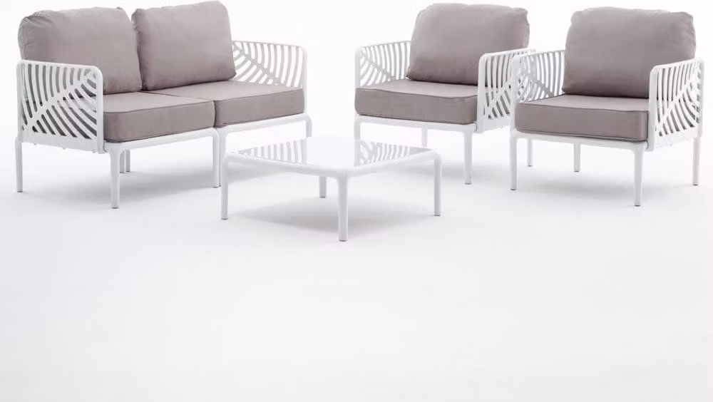 Set da giardino con divano a 2 posti, 2 poltrone e tavolo con piano in vetro temperato - Struttura in resina con fibra di vetro, cuscini da 12 cm e design ispirato alla natura - KENZIA - Colore bianco/rosa