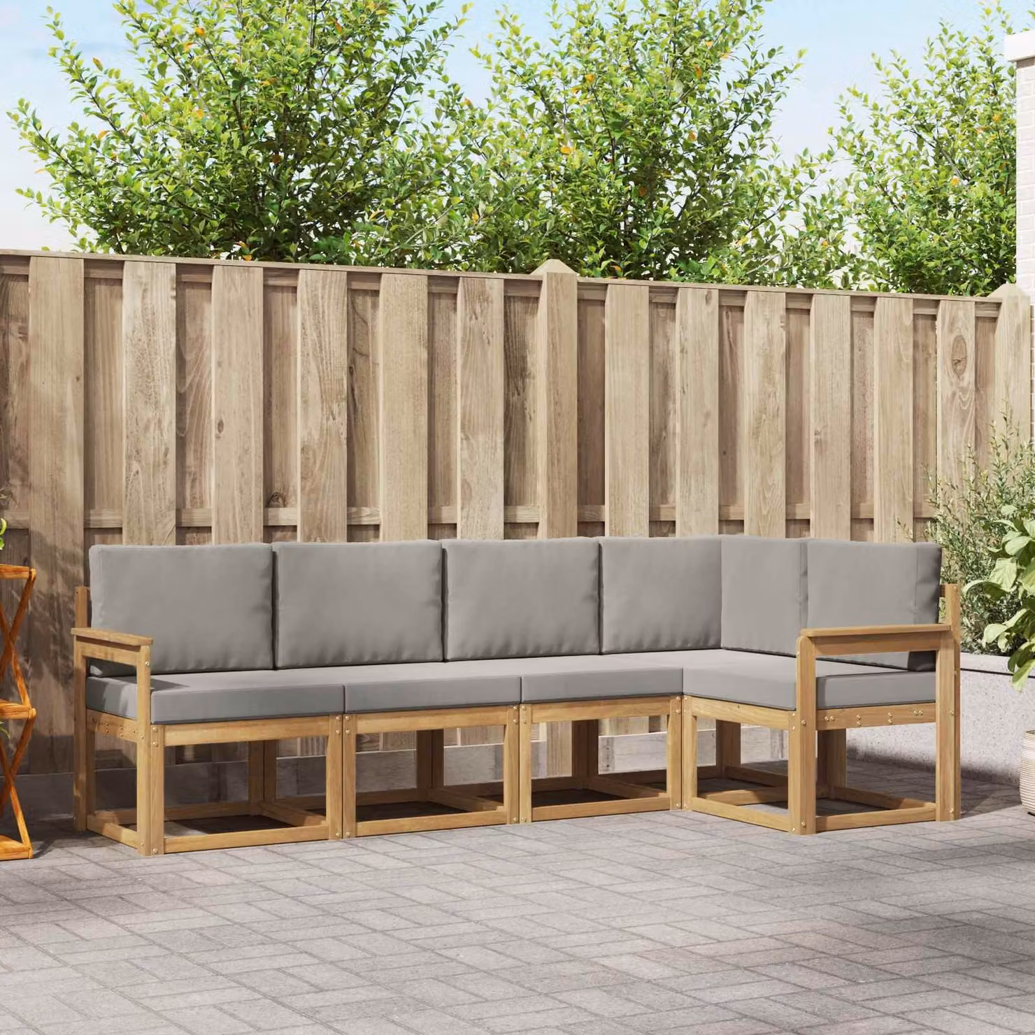 vidaXL Set di divani da esterno a L in legno di acacia con cuscini, Bianco, Grigio e Marrone