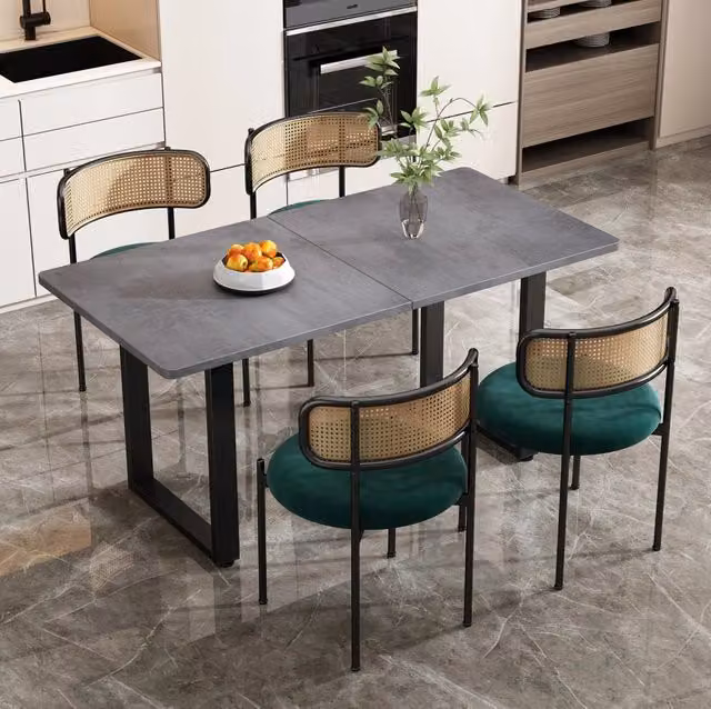 Set di 4 Sedie da Pranzo in Velluto Verde con Schienale in Rattan e Gambe in Metallo