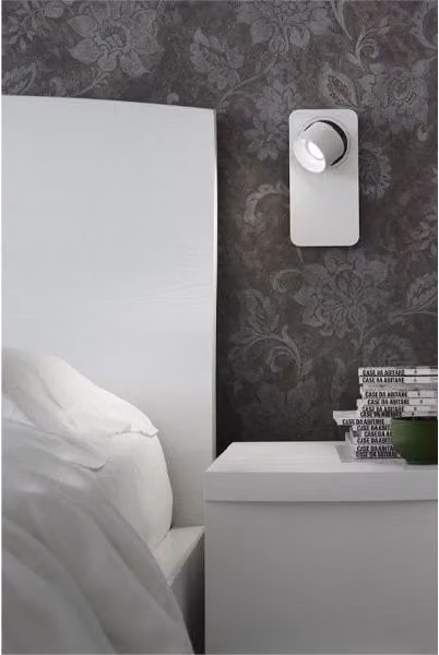 Applique LED Linea Light Beebo in metallo, disponibile in bianco, nero o legno