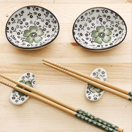 Set per ordinare il sushi in materiale derivato dal legno