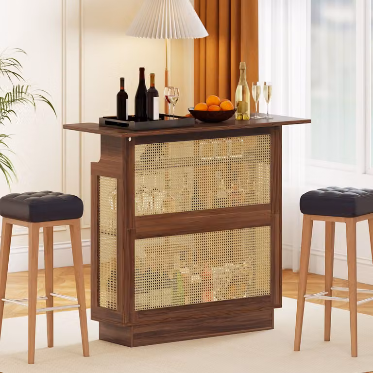 Tavolo bar industriale Costway in rattan marrone con 4 ripiani e 3 portabicchieri