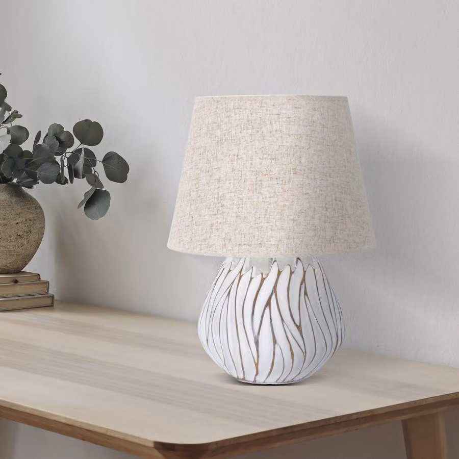 Lampada da tavolo Honduras, resina, struttura in rilievo, 35x48 cm, bianca, design Mauro Ferretti