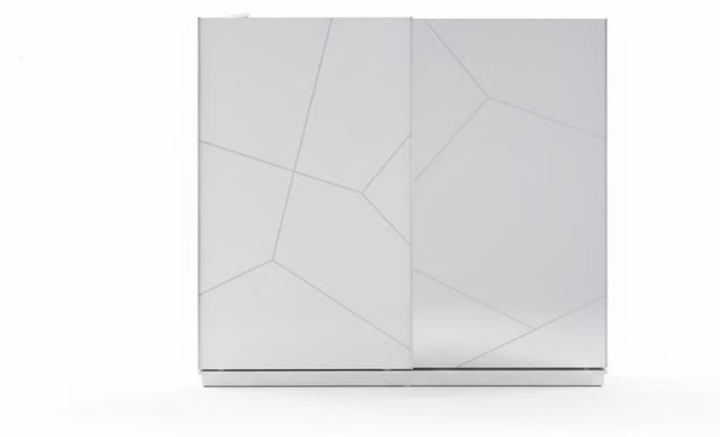 Armadio moderno con ampio spazio di stoccaggio e design elegante