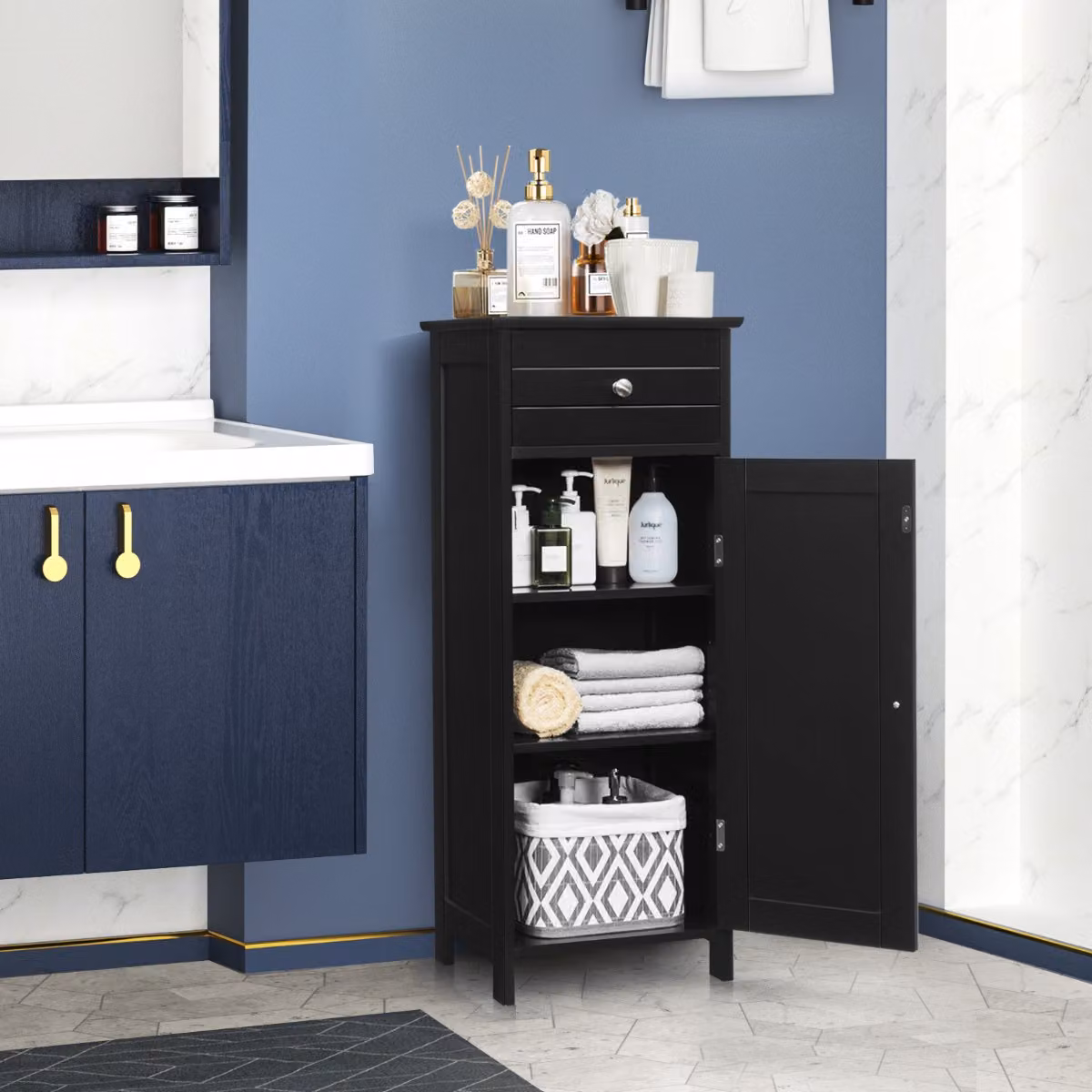 Armadio da bagno Costway con anta singola e mensole interne, organizer verticale moderno in MDF nero opaco
