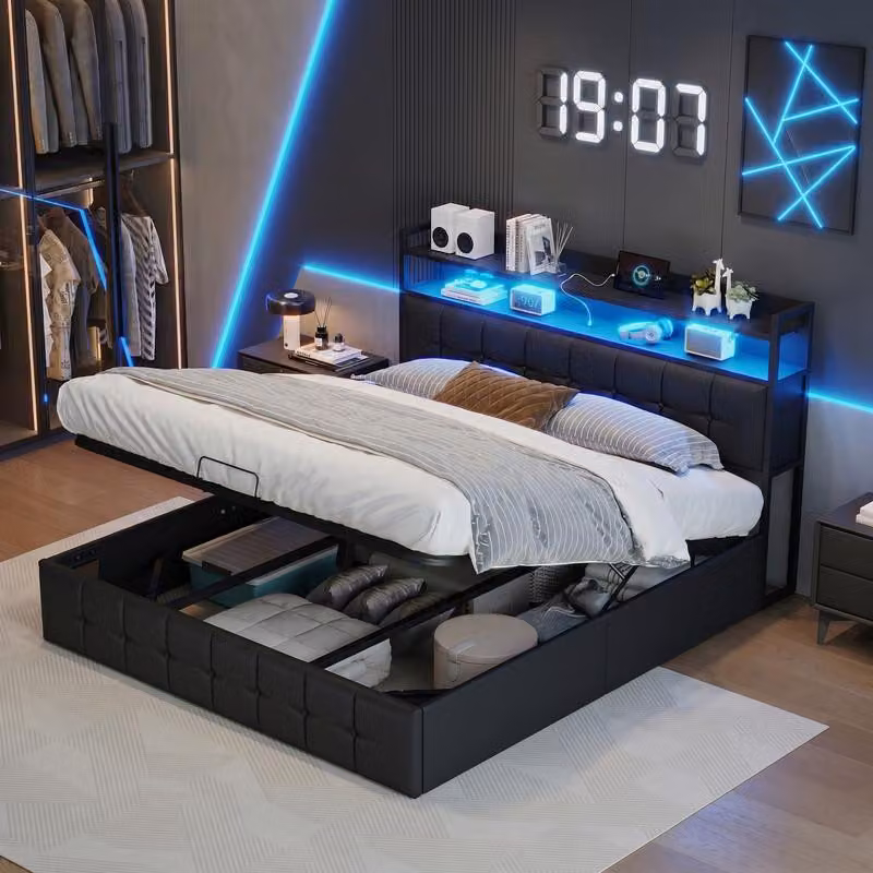 Letto imbottito ProximaX 140x190 cm in Finto cuoio nera con sistema di sollevamento idraulico, illuminazione a LED RGB, stazione di ricarica (USB-C + USB), contenitore con testiera imbottita per camera da letto