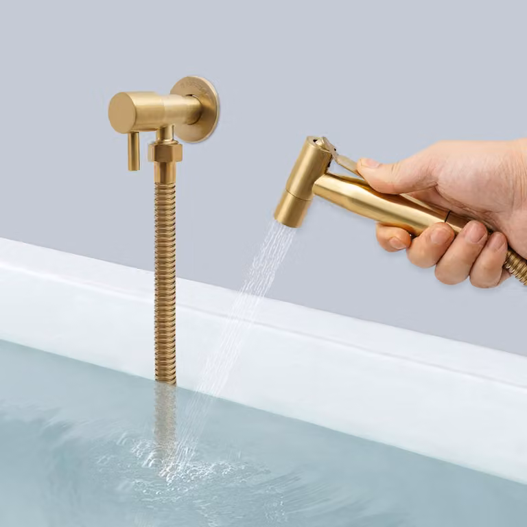 Rubinetto per bagno con doccetta bidet, doccia a mano, design a parete, oro, G1/2