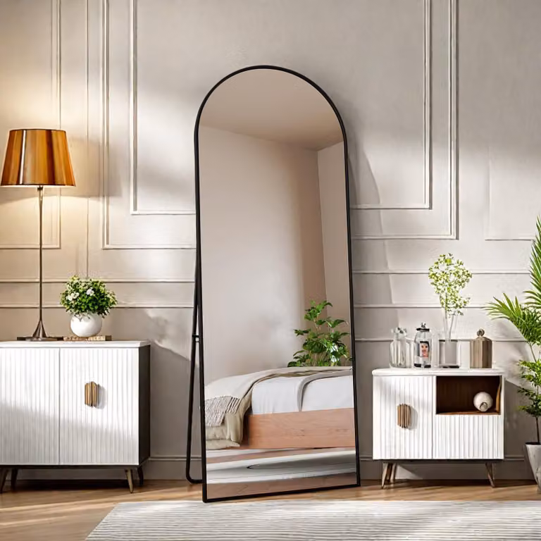 Specchio per il trucco ad arco in vetro temperato, cornice in alluminio nero, 1620x530 mm, elegante design moderno per camera da letto, spogliatoio o bagno