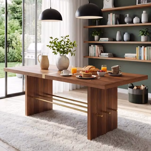 Tavolo da pranzo 180x75 cm per 6-8 persone; in MDF effetto noce con dettagli oro