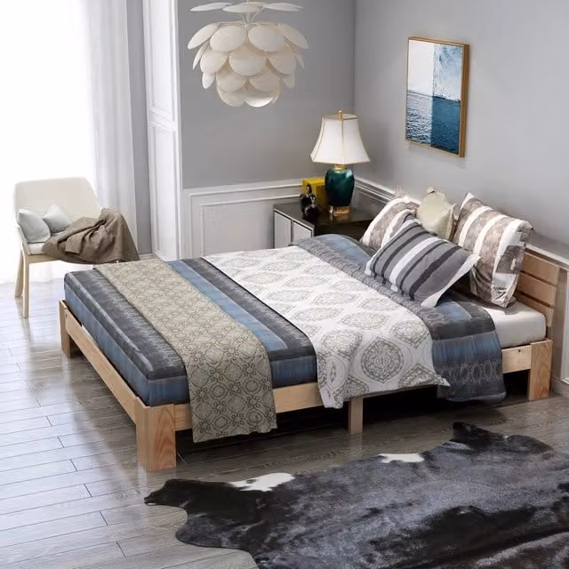Letto matrimoniale OKWISH in pino massello naturale marrone con testiera e spazio contenitivo, L/P/H: 140 x 200 x 76,5 cm