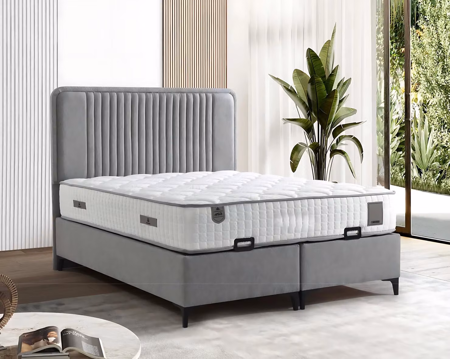 Elegantes graues Bett mit Matratze aus Textil und Holz