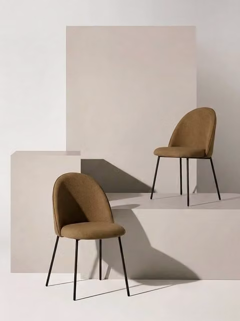 Set di 2 sedie imbottite Tall Kenay Home colore terra con struttura in metallo per sala da pranzo e cucina