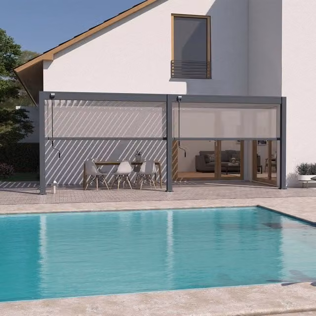 Pergola bioclimatica addossata Ombrea VS bicolore con 2 tende antracite L: 600 cm, P: 300 cm, H: 257 cm