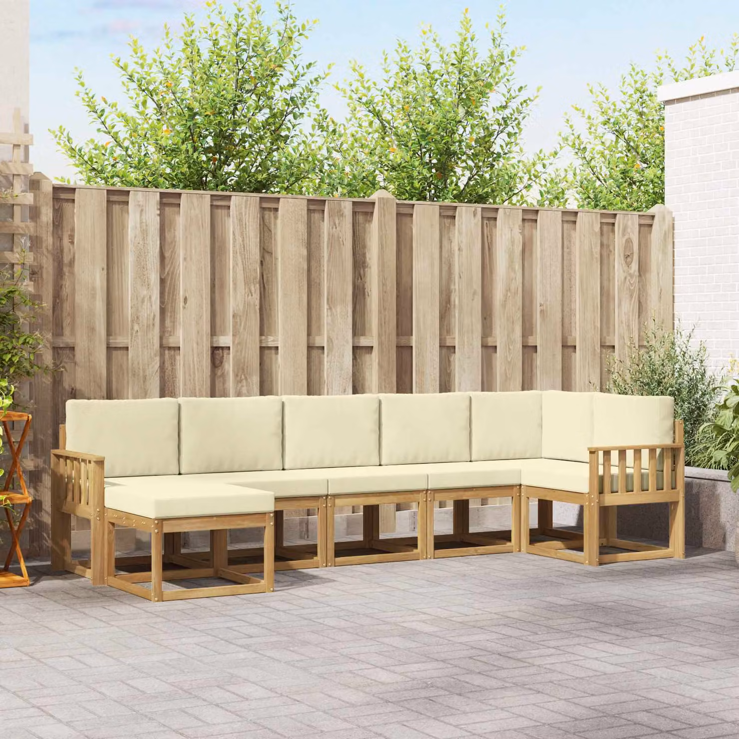 Set di divani da esterno vidaXL a forma di L composto da 7 pezzi in legno di acacia con cuscini, colore bianco e beige