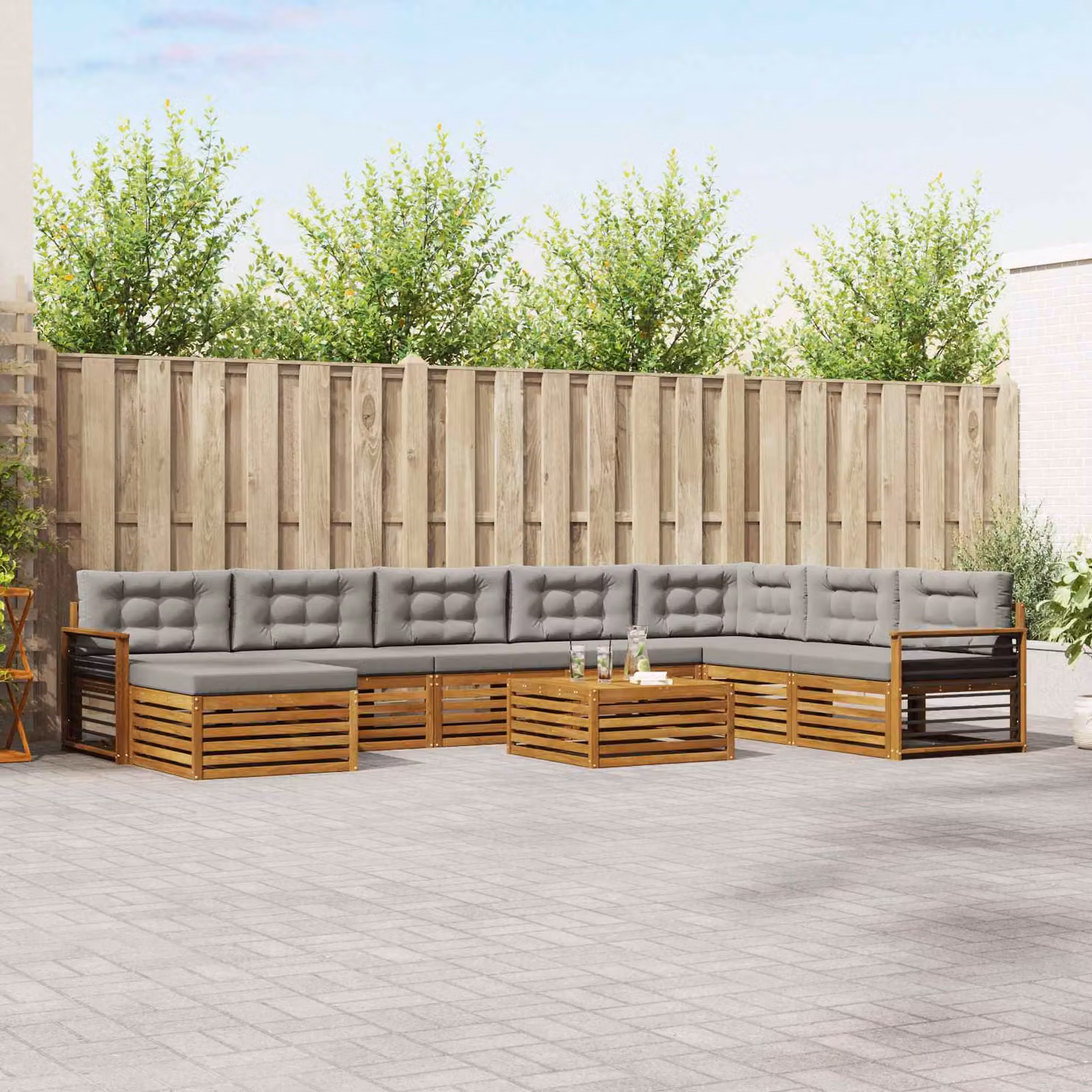 vidaXL Set di divani da esterno a L in legno di acacia con cuscini, 9 pezzi, Grigio e Marrone