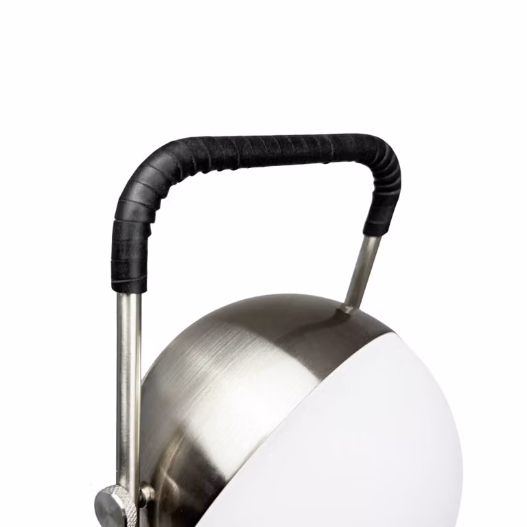 Dyberg Larsen Lampada da tavolo a LED ricaricabile Mova, nera, IP44 dimmerabile, Cromo / Argento, Soggiorno / Sala da pranzo, Metallo, Scandinavo