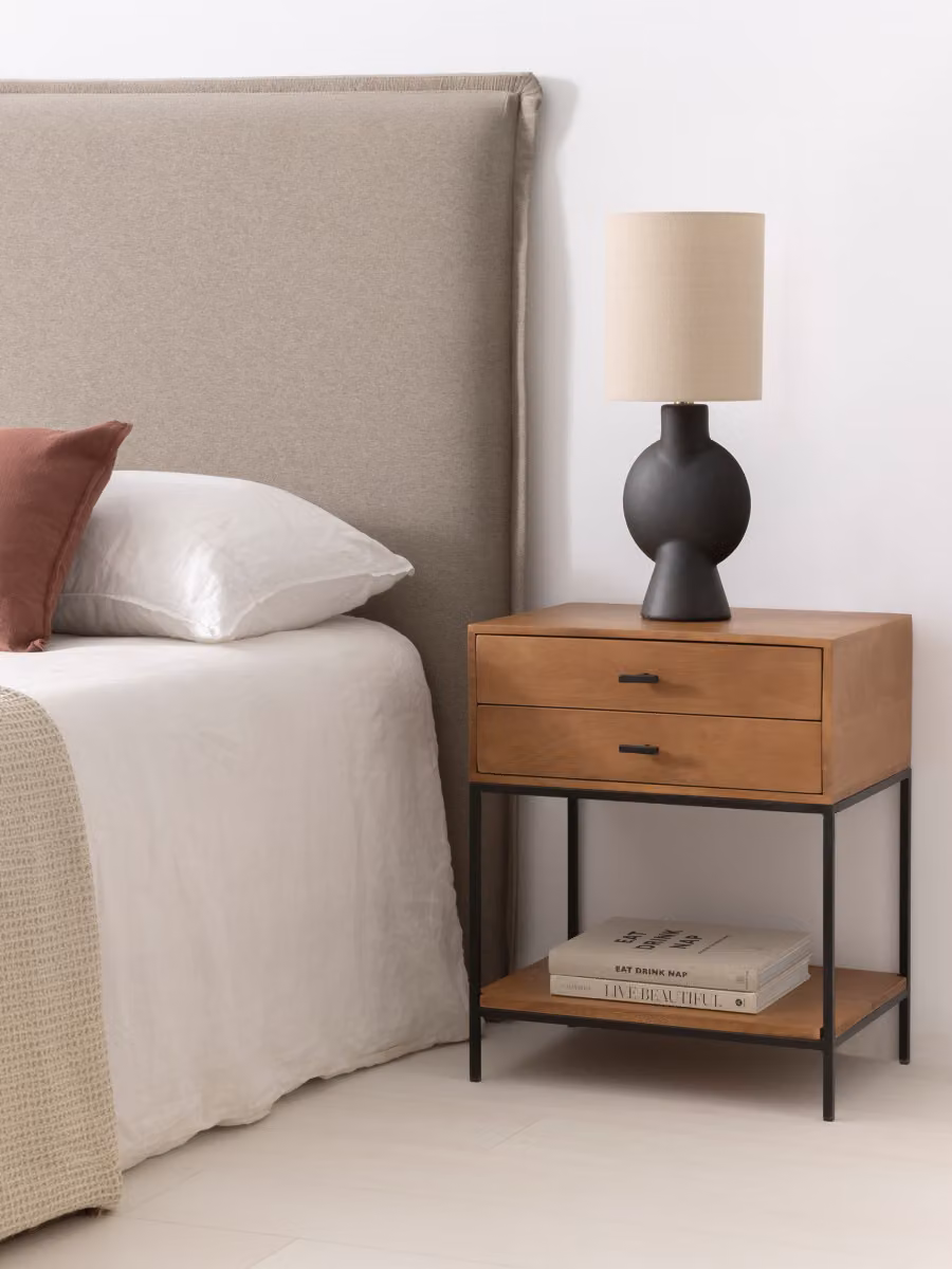 Comodino Kenay Home in legno di mango con 2 cassetti e struttura in metallo, marrone e nero, L: 50 cm, P: 50 cm, H: 61 cm – 2