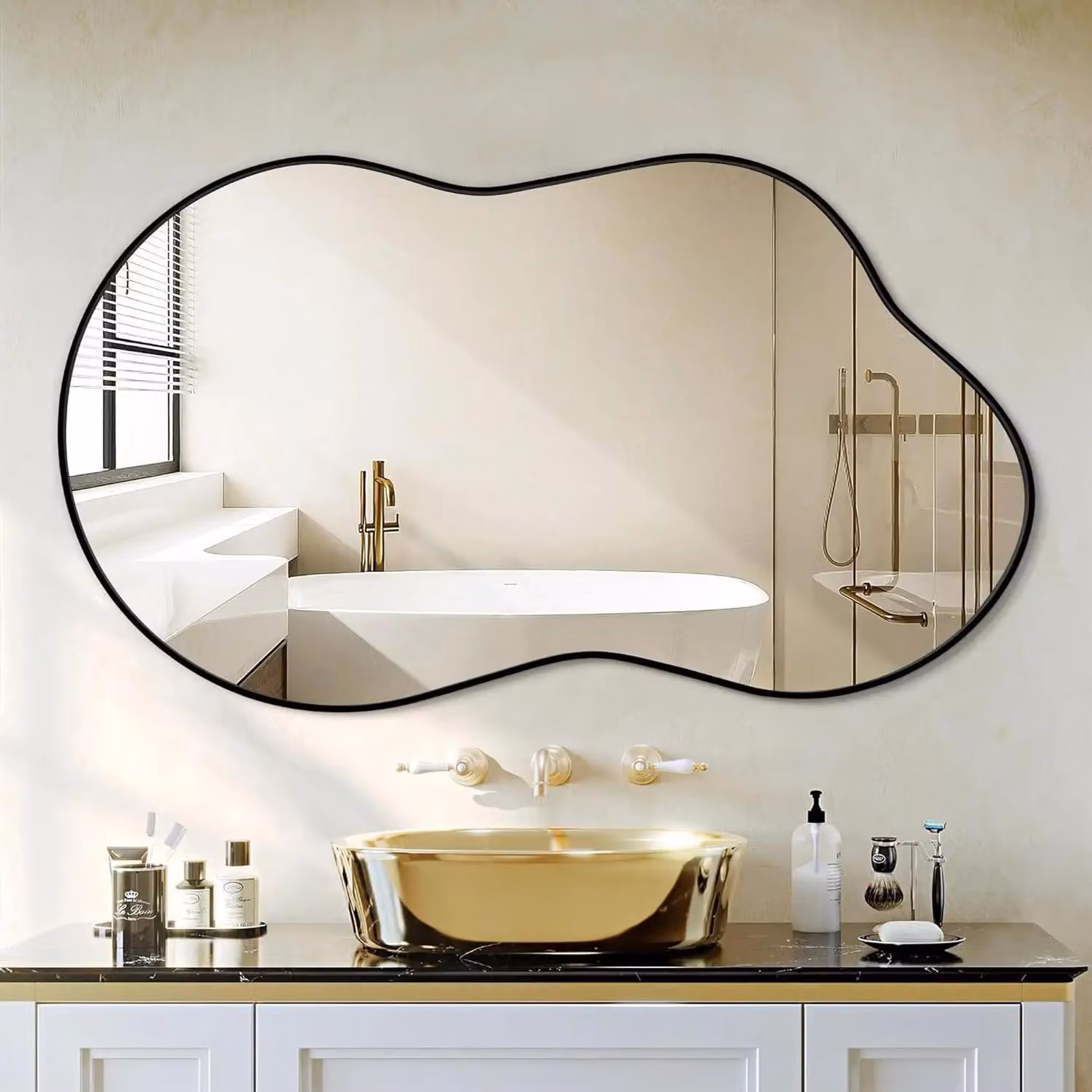 Specchio da parete - Specchio da bagno - Forma di nuvola irregolare - Ingrandimento - Montaggio a parete - Moderno - Cornice nera - 20 cm - Giallo