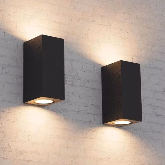Lampada da parete moderna rettangolare in alluminio e vetro nera con illuminazione up and down IP65 per esterni e interni compatibile con GU10