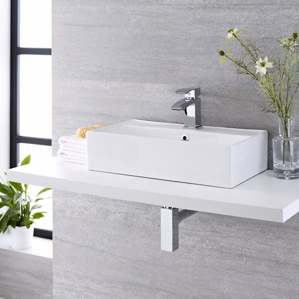 Lavabo Moderno da Appoggio Bianco - 550mm x 310mm con Anello di Troppopieno Grafite - Halwell