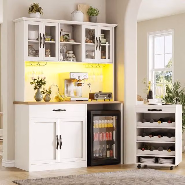 Credenza WISHDOR bianca con ante in vetro, illuminazione integrata e portabottiglie per cucina o soggiorno L: 140 cm, H: 180 cm, P: 38 cm