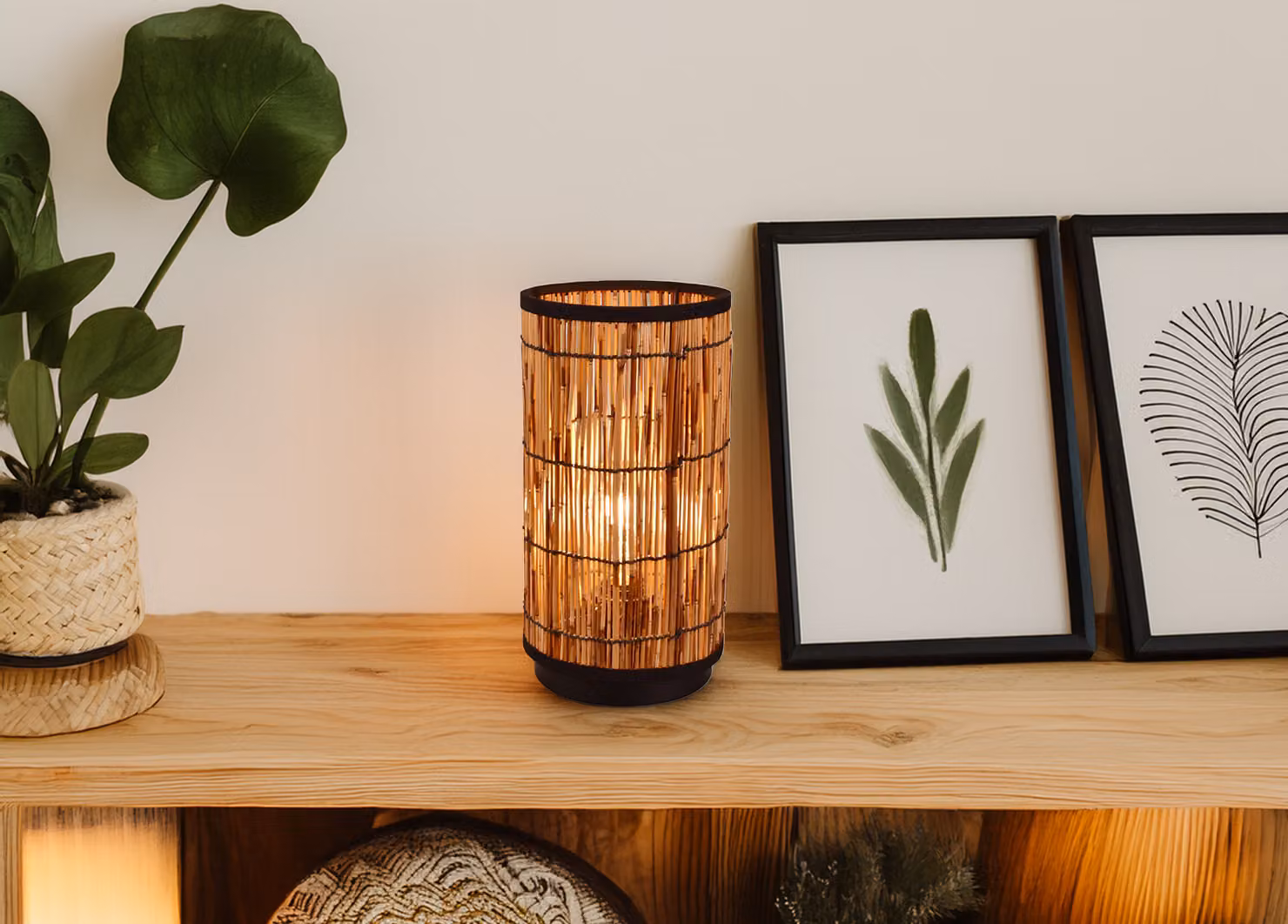 Lampada da tavolo vintage con paralume in rattan in stile boho, ideale per il davanzale della finestra o il comodino