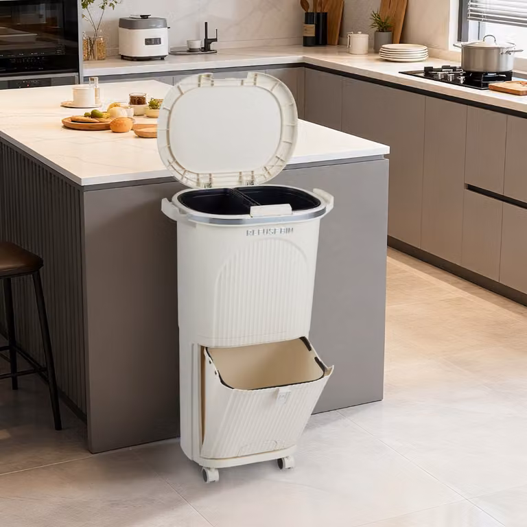 Pattumiera da cucina Costway con pedale e 2 secchi rimovibili, capacità 38L, colore beige
