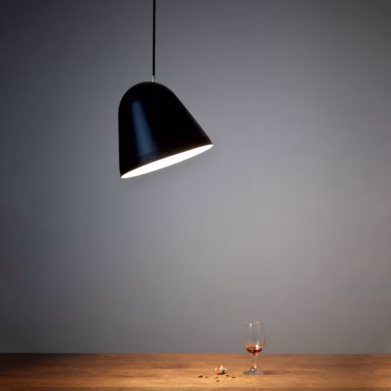 NYTA Lampada a sospensione Tilt, dimmerabile, Nero, Soggiorno / Sala da pranzo, Alluminio, Design, Lampada a sospensione