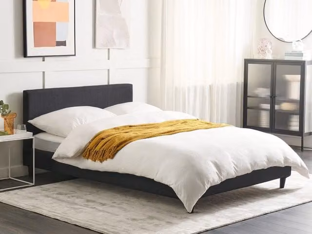 Letto matrimoniale Beliani in tessuto nero con struttura in legno e stile moderno L/P: 140 x 200 cm – 1