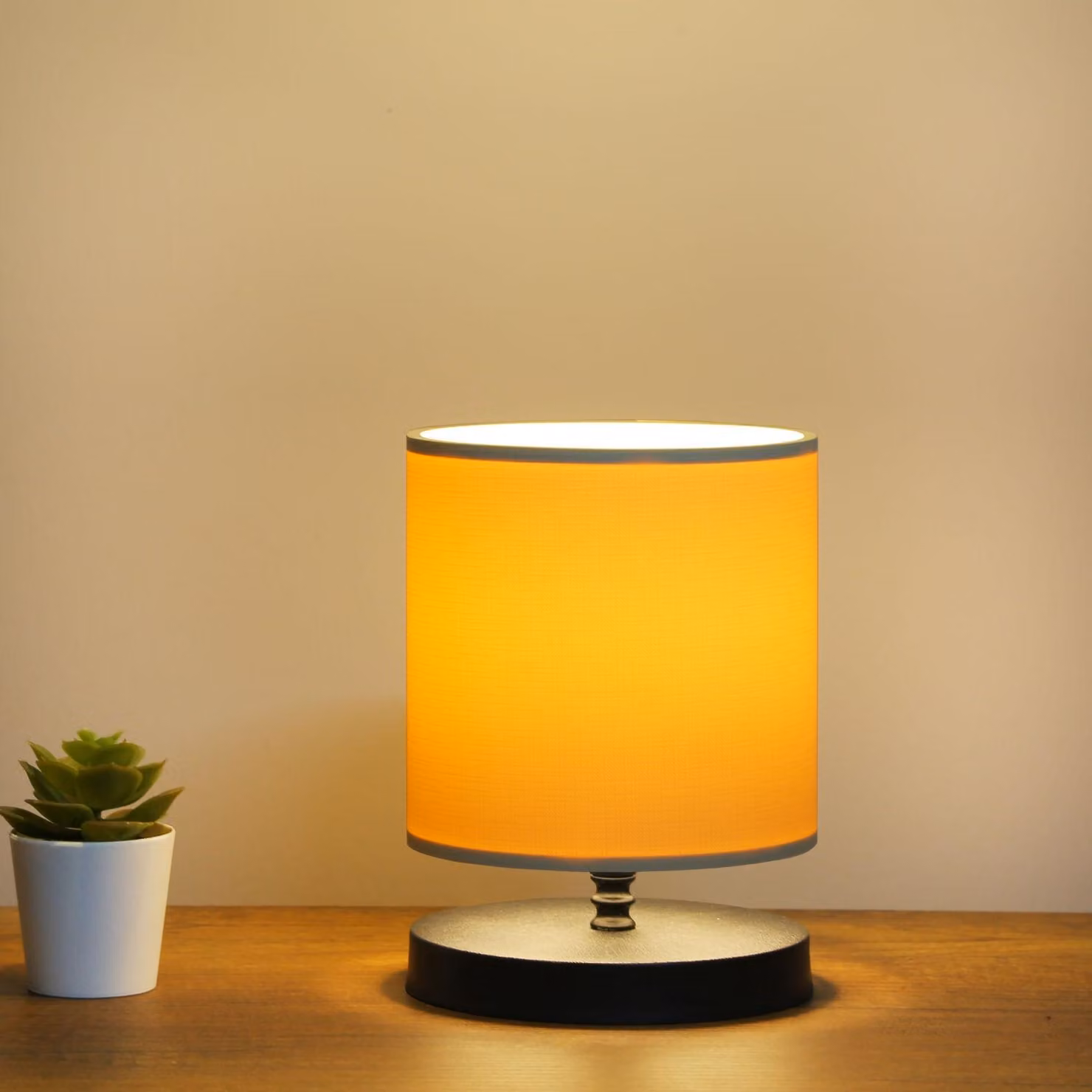 Opviq, lampada da tavolo di alta qualità, color crema, 15 x 15 x 22 cm | Corpo in PVC, gambe in plastica, altezza con cavo: 100 cm | Attacco E14, max. 40 W | Design elegante per ogni casa.