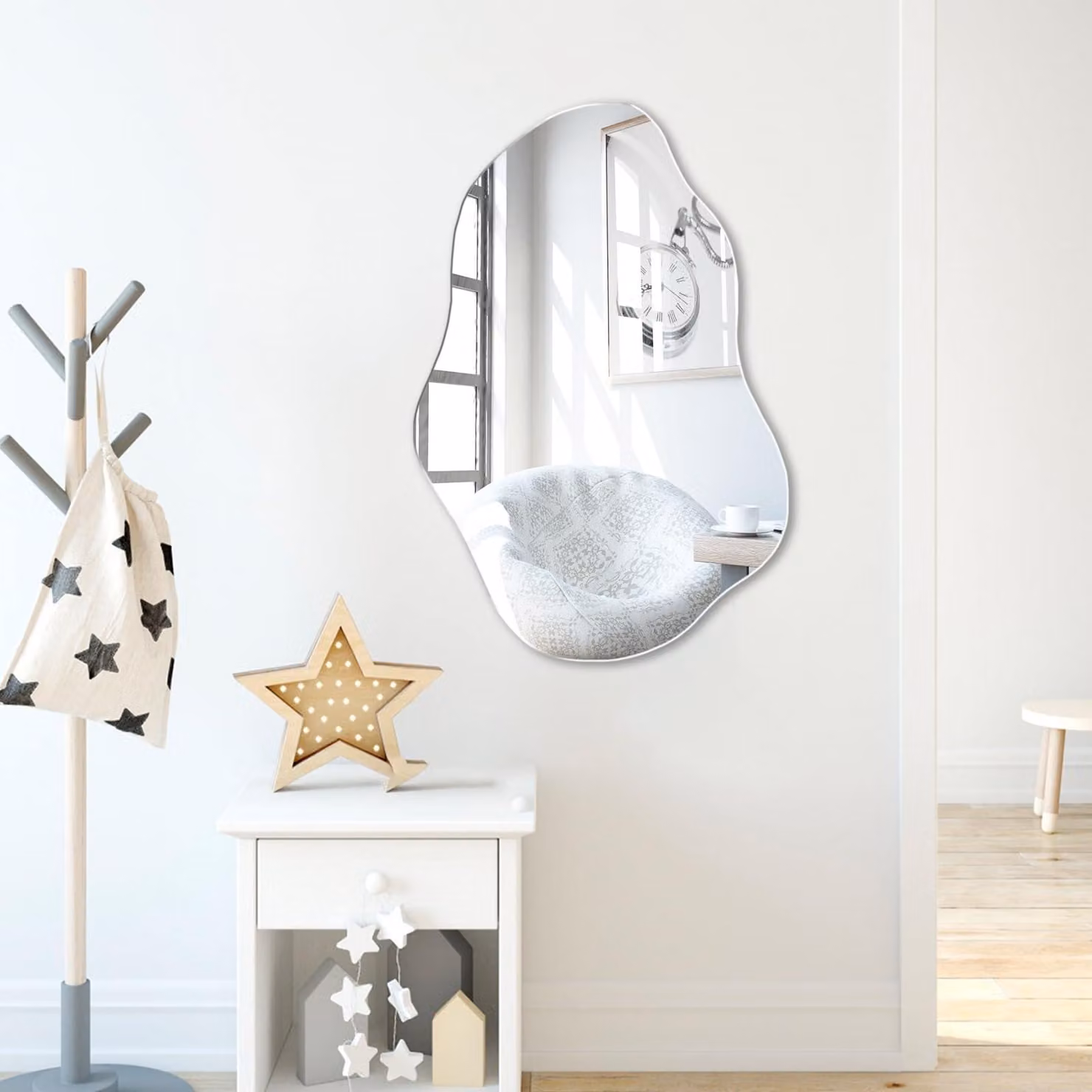 Specchio da bagno irregolare, senza cornice, autoadesivo, in vetro, ideale per il trucco