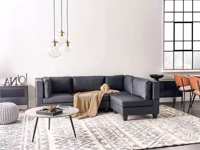 Divano componibile 4 posti imbottito in tessuto nero gambe nere schienale imbottito lato sinistro stile moderno