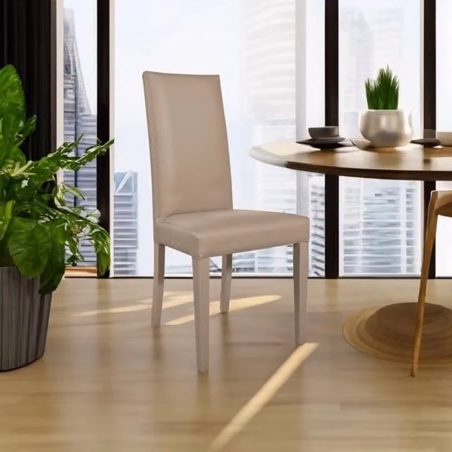 Set di 2 sedie Nancy in ecopelle colore beige con struttura in legno di faggio e finitura opaca