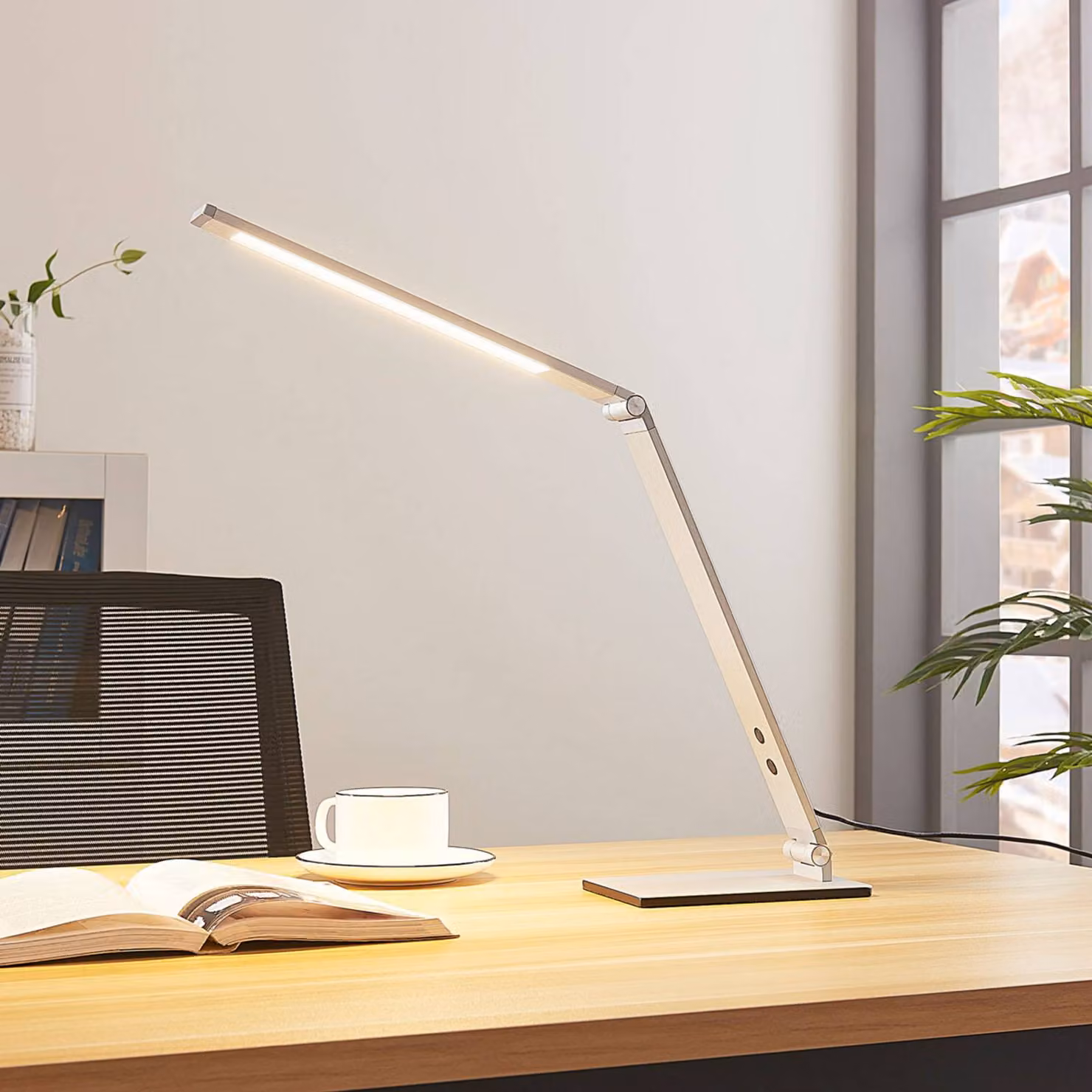 Lampada da scrivania Nicano Lucande, dimmerabile, Alluminio / Grigio / Zincato, Studio / Ufficio, Alluminio, Moderno, Lampada da tavolo LED