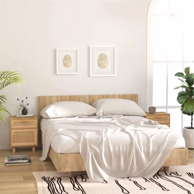Set di 2 comodini Design Mania in legno di pino massello e rattan naturale marrone con design scandinavo da appendere alla parete