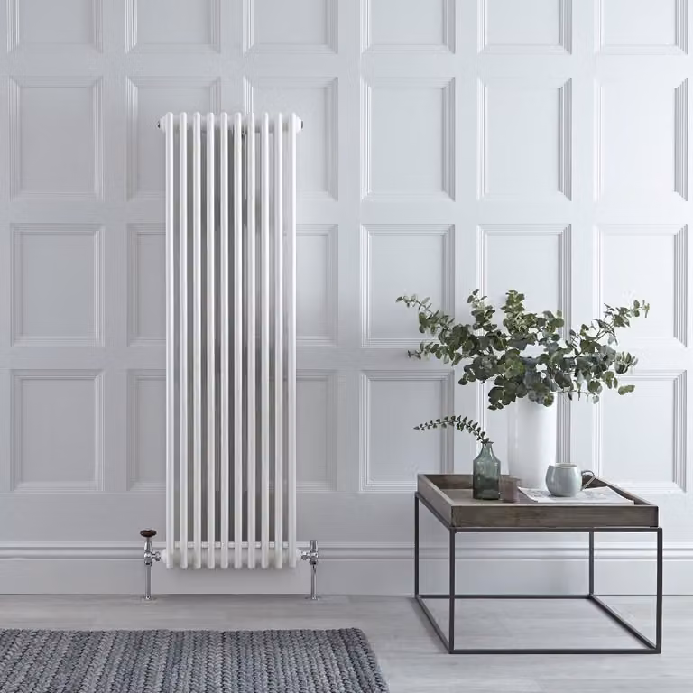Radiatore Verticale Regent in Acciaio Bianco con Stile Ghisa, Potenza 1355W, H 150 cm x L 47 cm x P 10 cm