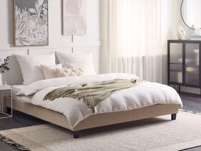 Letto Beliani in tessuto beige con rete a doghe arcuate e struttura in legno senza testiera L/P: 180 x 200 cm