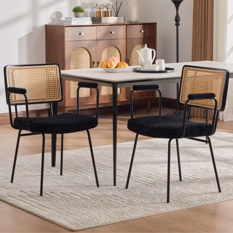 Set di 2 poltrone da pranzo con braccioli, seduta e schienale in tessuto tipo chenille con effetto rattan, colore nero