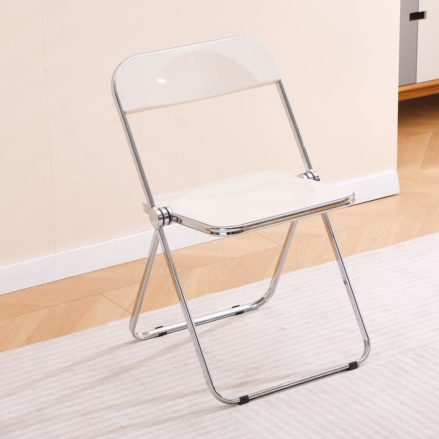 Sedia pieghevole in acrilico con struttura cromata, colore bianco, confezione singola