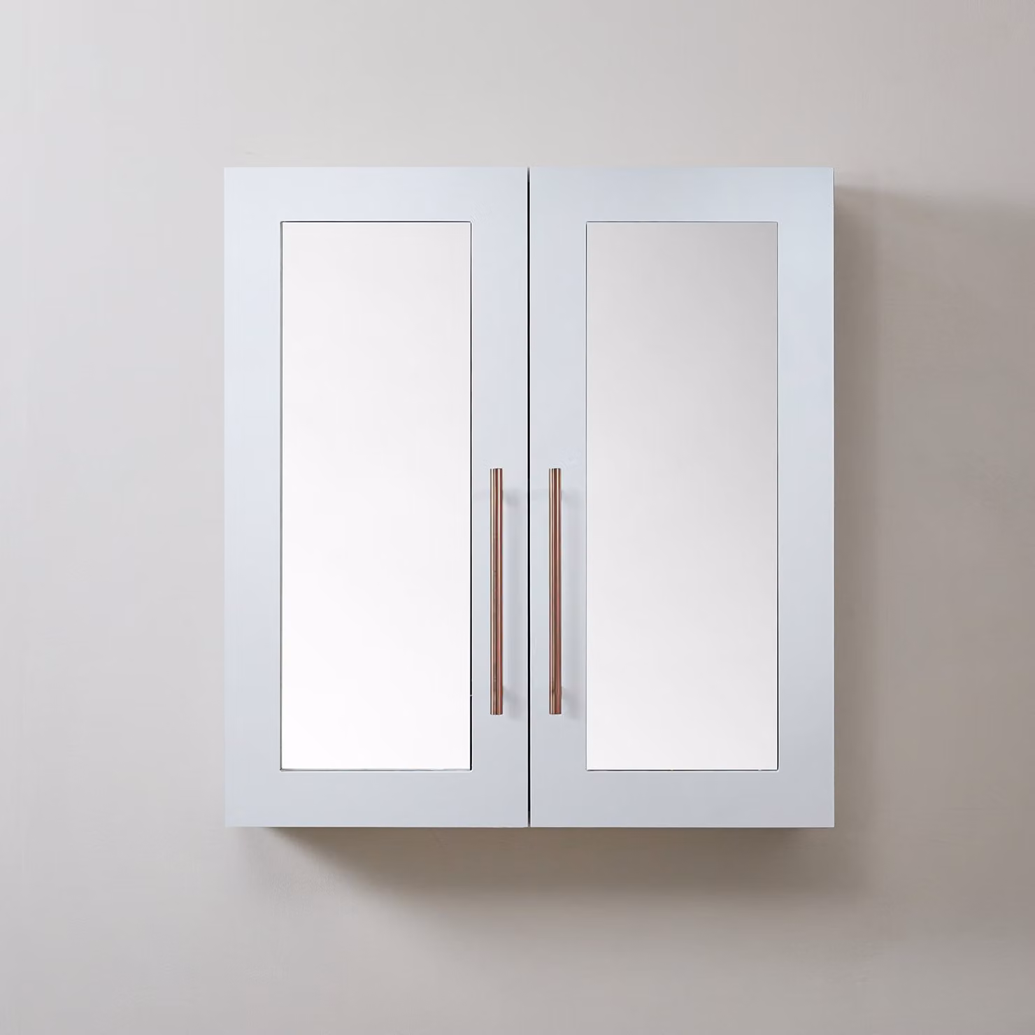 Mobiletto a Specchio da 900mm x 650mm Bianco - Completo di Maniglie Moderne a Barra in Rame Satinato - Cluo
