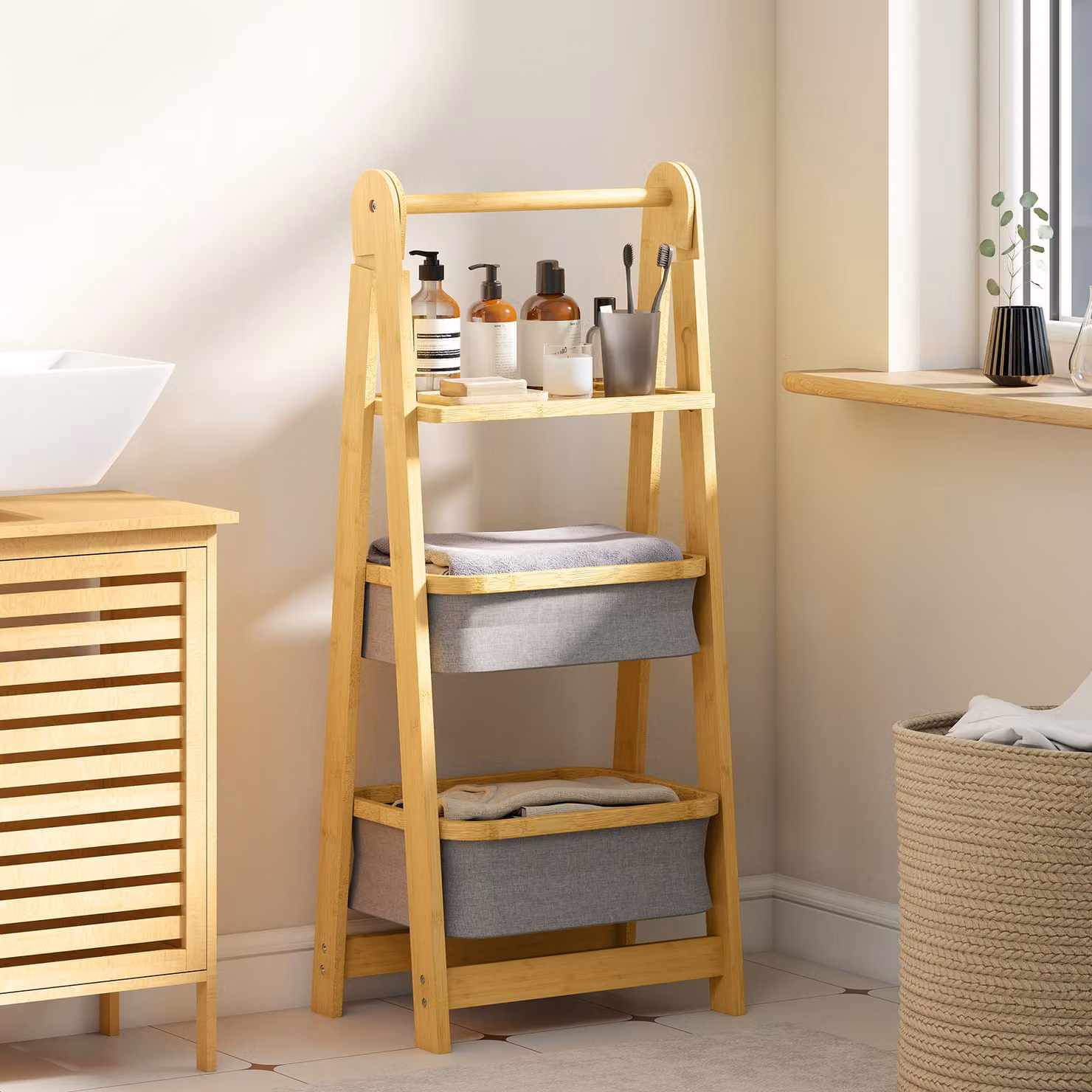 Mensola per bagno pieghevole HOMCOM in bambù con 2 cesti per biancheria sporca, colore grigio e marrone – 2