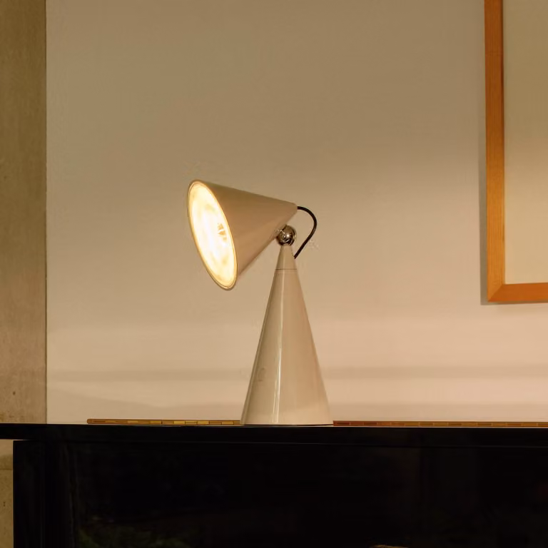 Tom Dixon Lampada da tavolo di design Pose Task Light, dimmerabile, Alluminio / Grigio / Zincato, Soggiorno / Sala da pranzo, Plastica, Design, Lampada da tavolo
