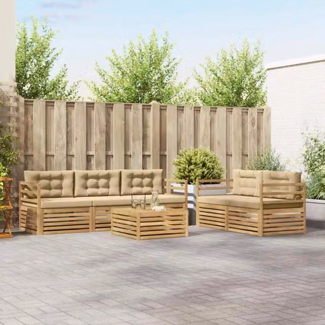 Set di mobili da giardino vidaXL composto da divano a L, poltrone e tavolino da caffè in legno di acacia con cuscini bianchi e beige